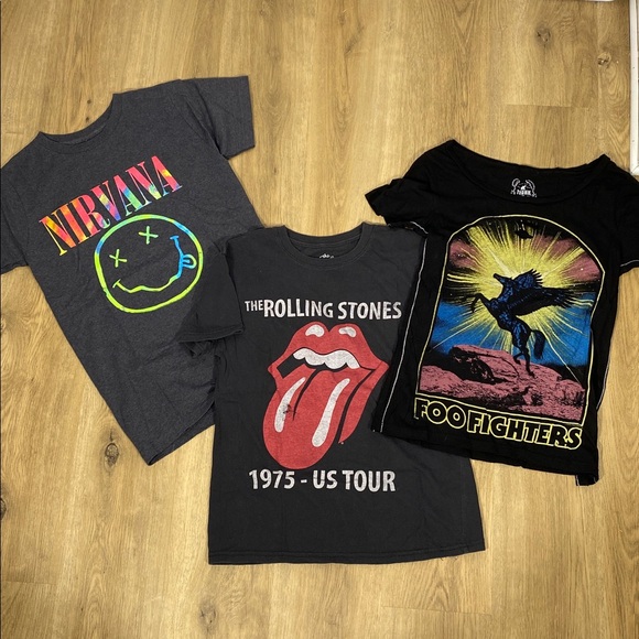 Bundle of Band Tees women’s size small Nirvana/Foo Fighters/Rolling stones - Picture 1 of 8